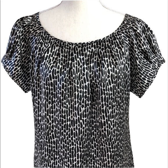 Chaus Tops - Chaus cap sleeve silky black & white blouse size S